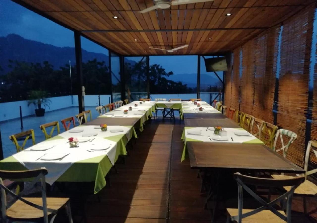 Hotel Las Puertas De 테포츨란 외부 사진